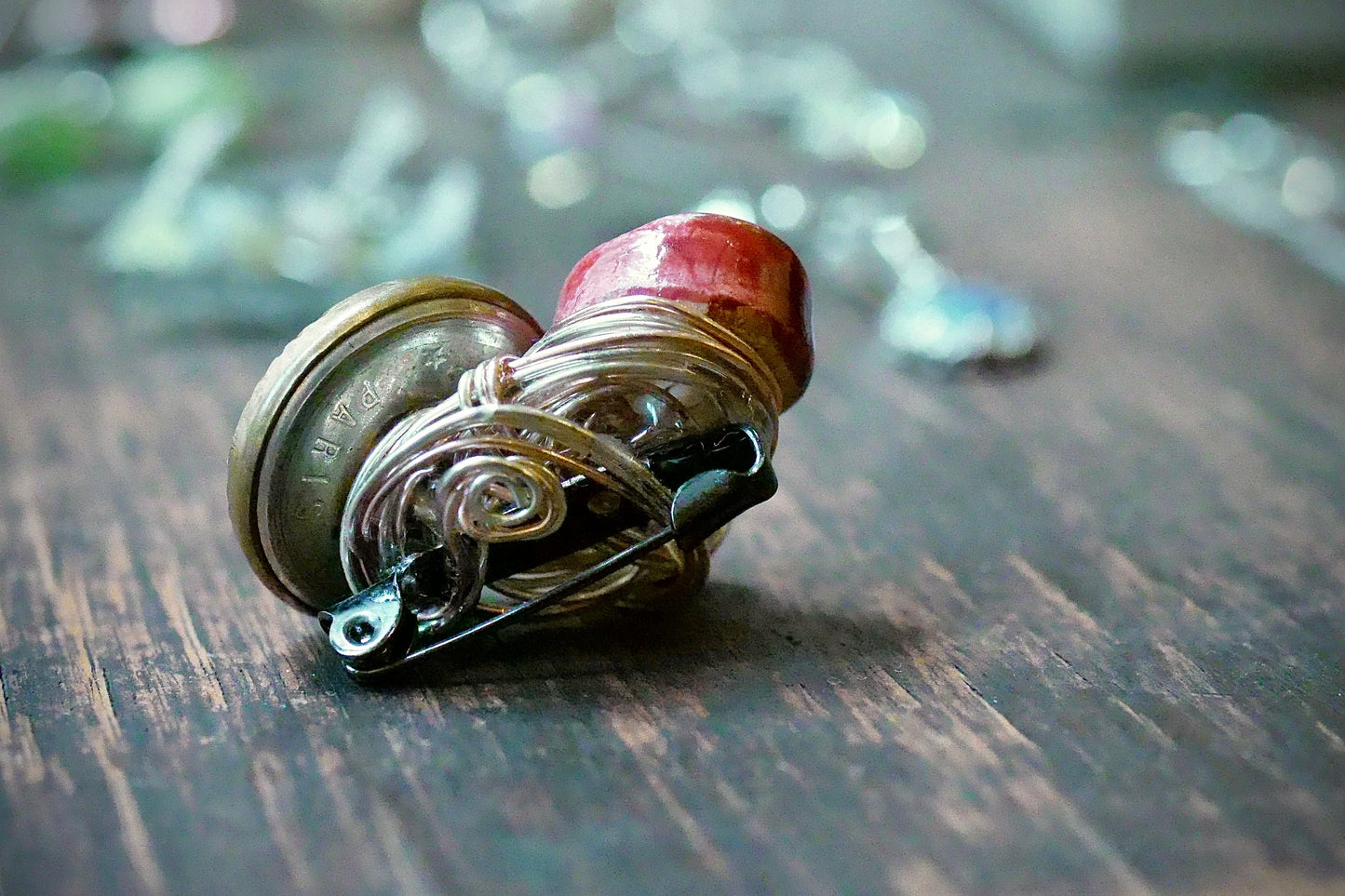 フランスヴィンテージボタンブローチ