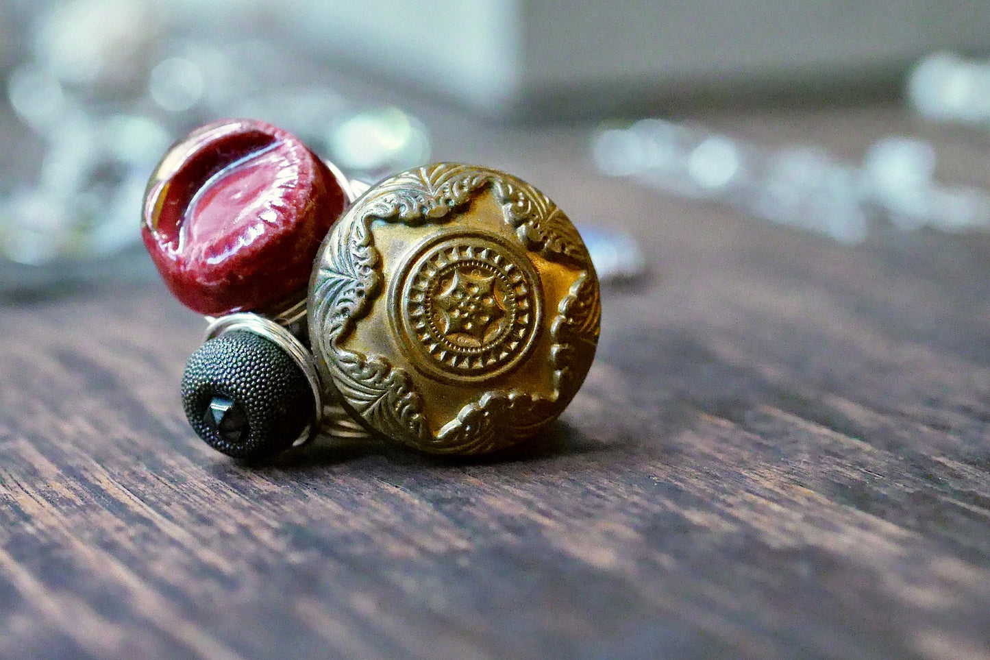 フランスヴィンテージボタンブローチ